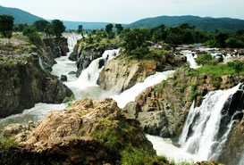 Aruvikkuzhi Waterfalls